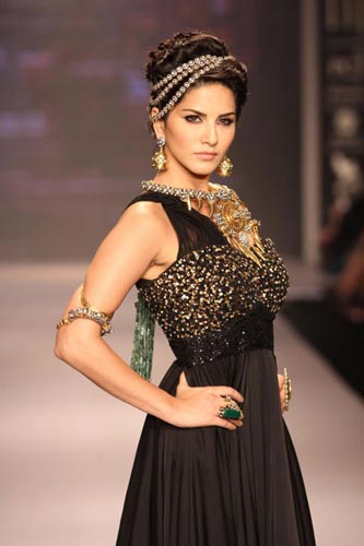 Sunny Leone In India Ethnic Wear Images