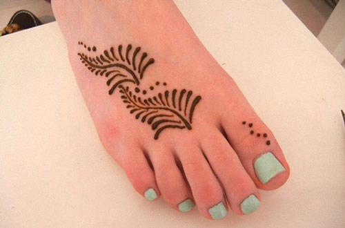 20 Simple Latest Mehndi Designs For Foot