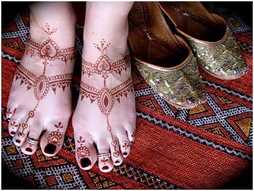 Simple Mehendi Designs For Foot