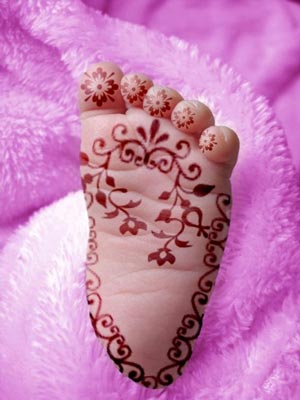 Latest Mehendi Designs Kids Feet