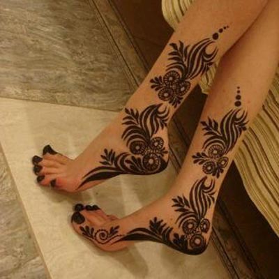 Pretty Mehndi Designs For Feet Soles