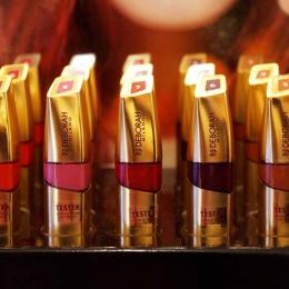 Deborah Milano Red Laque Lipstick Swatches, Shades & Price in India