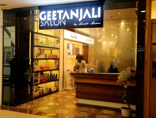 Hair Coloring Experience at Geetanjali Salon, Select City Walk