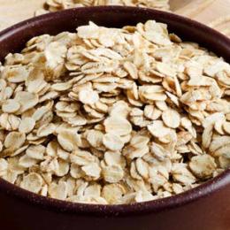 10 Best Benefits of Oats on Face, Skin, Weight Loss & More!