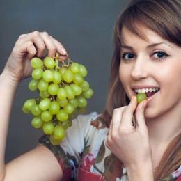 16 Best Benefits Of Grapes For Skin, Hair, Health & More!