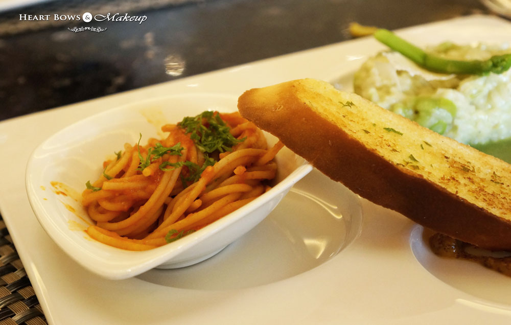 Ssence Restaurant Review: Pasta Napolitana with Garlic Bread & Mustard Sauce