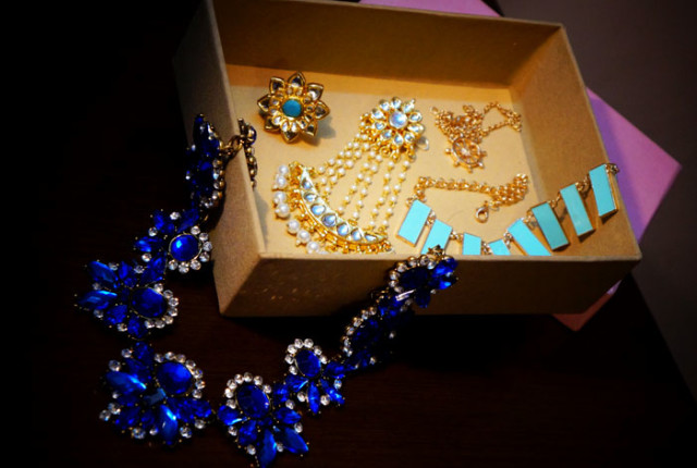 Zotiqq October Jewelery Subscription Box Products Review Price