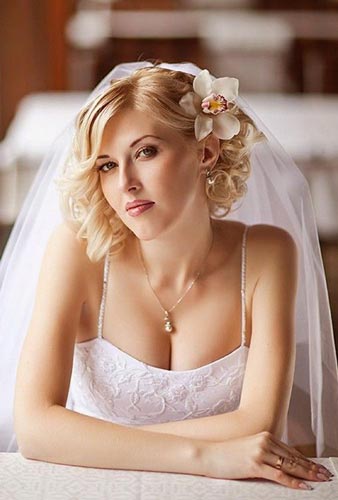 Short Wedding Hairstyles For Curly Hair