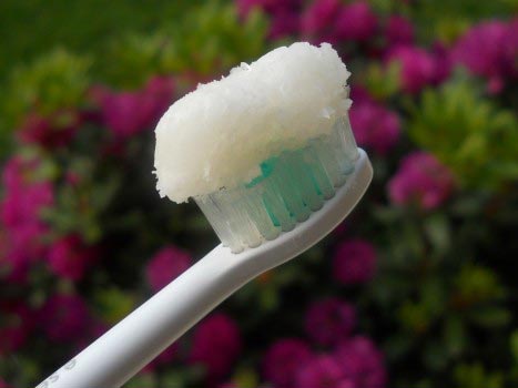 Oil Pulling Benefits For Teeth Whitening